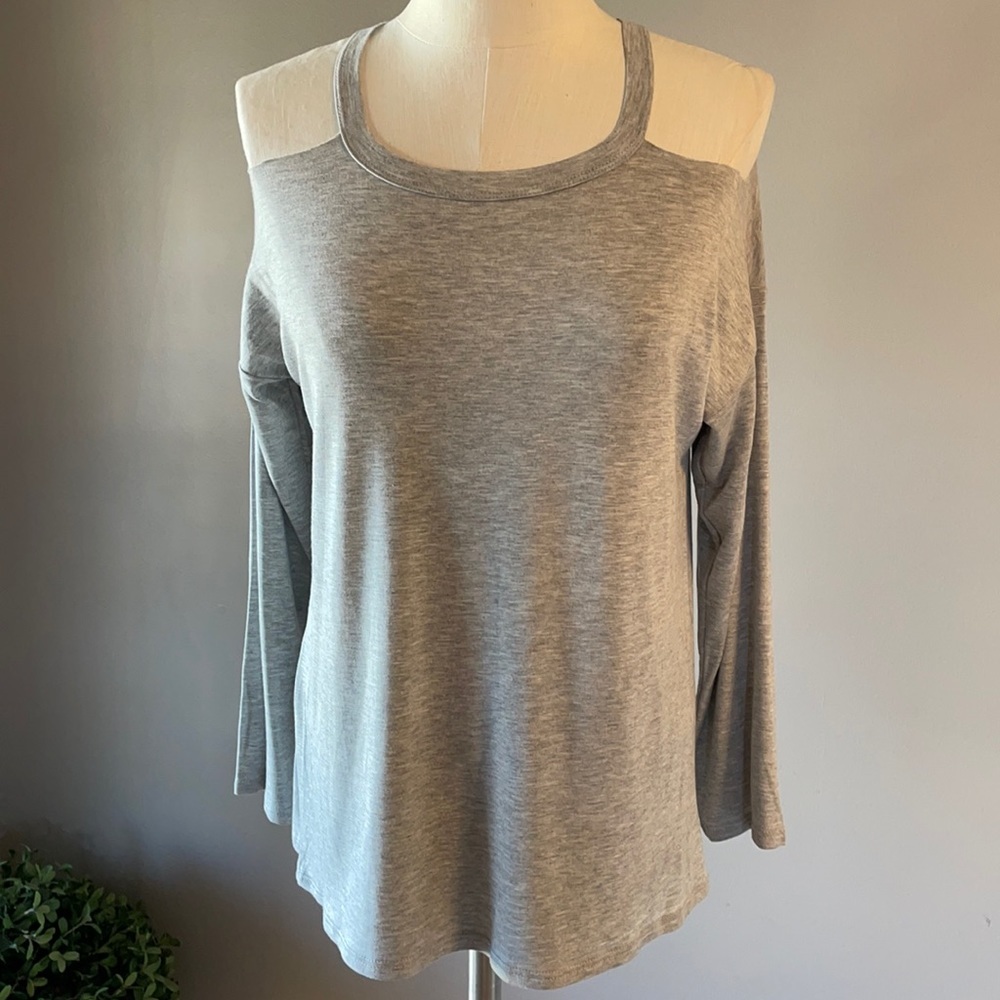 ZUTTER women’s COLD SHOULDER LONG SLEEVE TOP. Sooooo soft. Size S grey